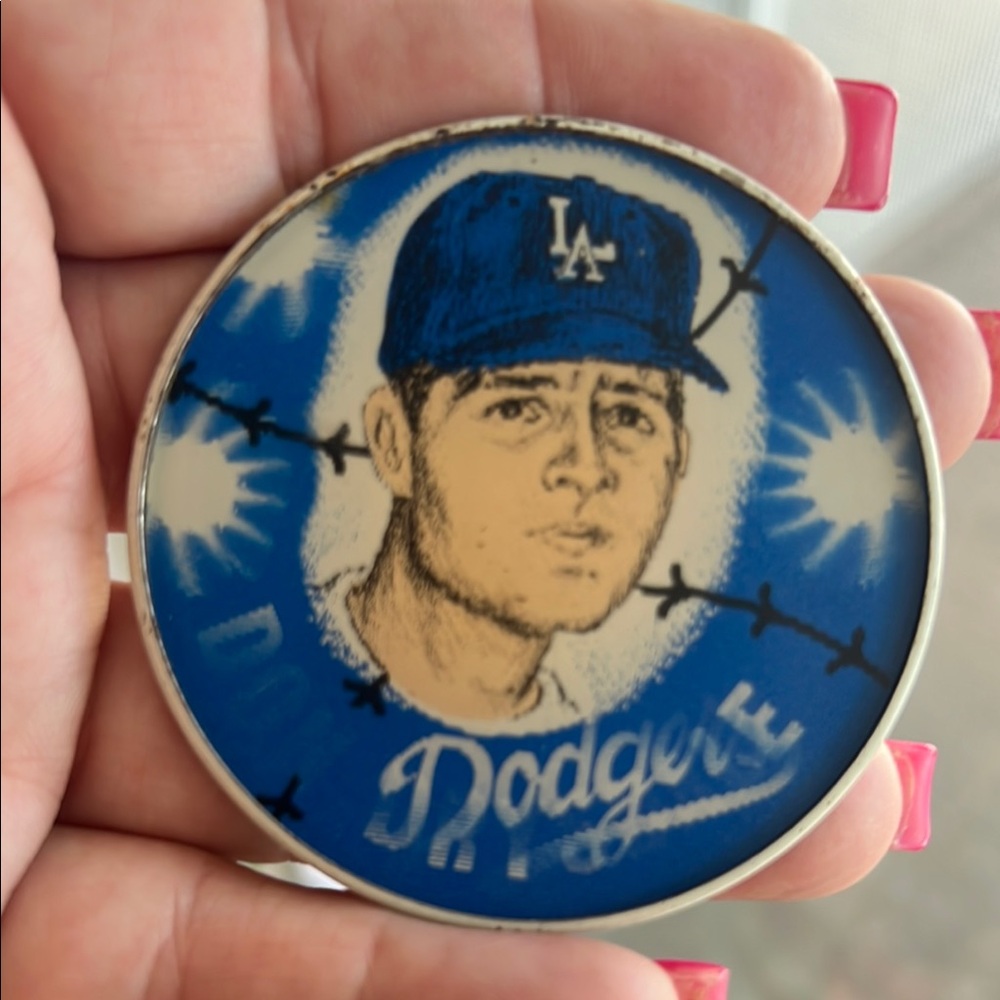 Vintage 1963 LA Dodgers Don Drysdale flash flicker button
